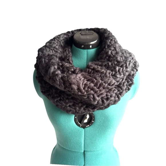 NWOT Mossimo Chunky Knit Infinity Scarf Charcoal - Picture 4 of 7